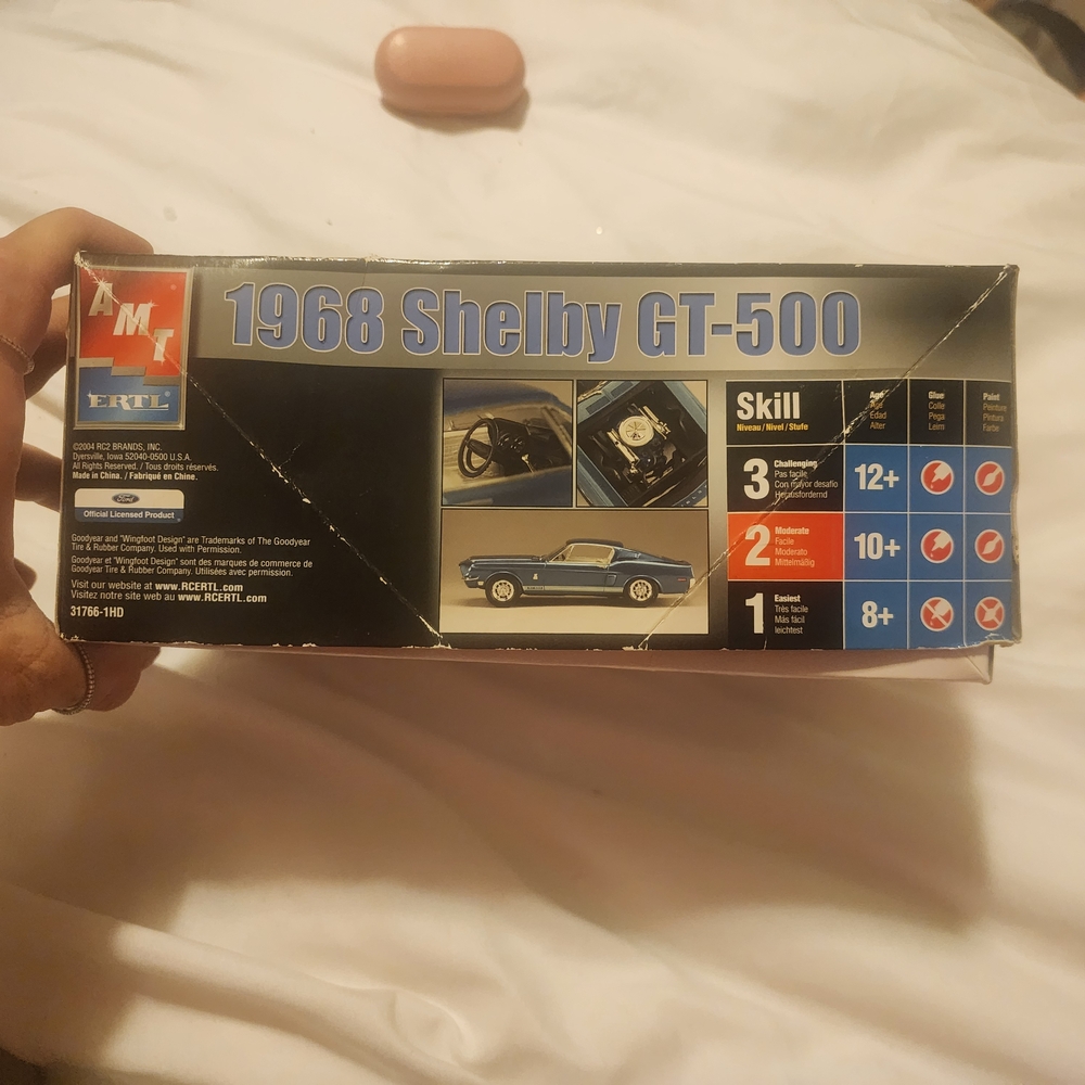 Ford 1968 Shelby GT-500 Model Kit - Blue and White - Picture 4 of 8